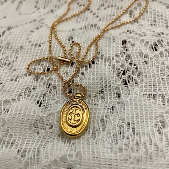 Vintage, Gucci Gold Tone Charm with 18in Gold Plated Chain Necklace - Picture 6 of 7